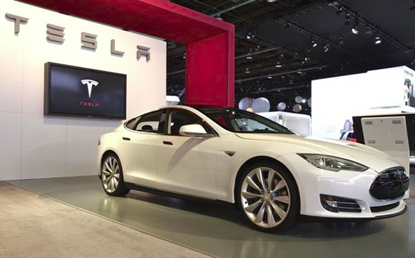 Tesla is racing to the finish line for Model S prep, talks up 'Supercharging'