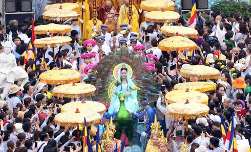 quan the am festival takes place in danang hinh 0