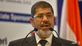 Egypt's Morsi rules out talks as hostage video appears