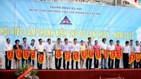 Hanoi job festival attracts thousands