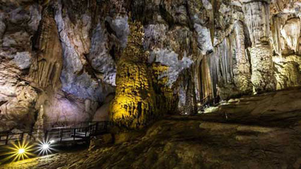 Ha Long Bay, Phong Nha-Ke Bang National Park, natural wonders