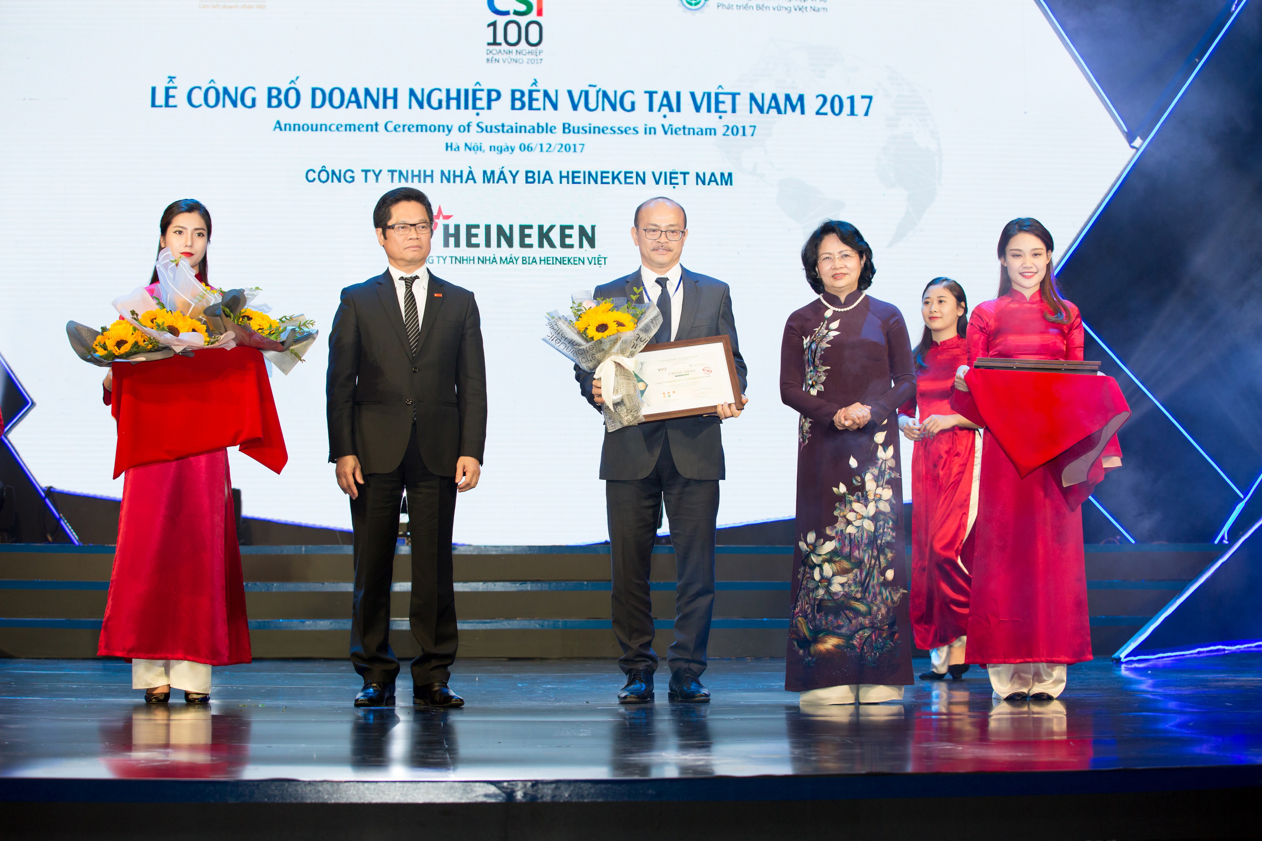 Heineken Vietnam Named First Sustainable Manufacturing Company Corporate News Latest Business Ở heineken việt nam, chung toi cung khong ngoại lệ. heineken vietnam named first