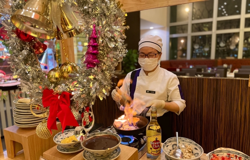 New Year buffet dinner at Grand Mercure Danang - Vimarsana News