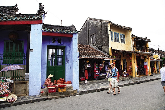 visitors embrace spiritual delights