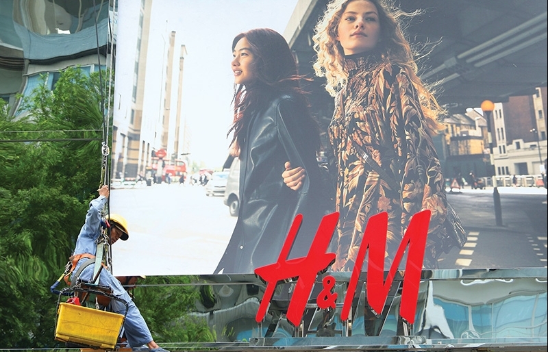 H&M fighting to save fanbase after social media backlash - Vimarsana News