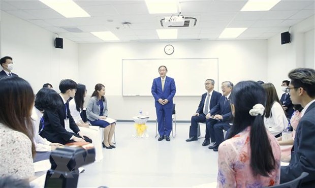 japanese pm meets with students of vietnam japan university